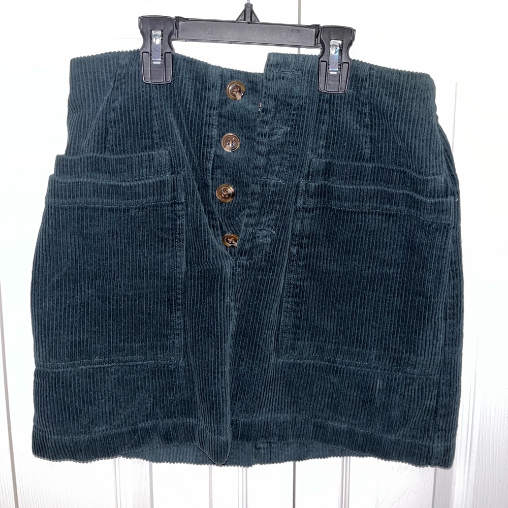 FOREVER 21 dark green button-up corduroy skirt. Size XS